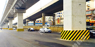 為沈陽東陵路高架橋安裝的復合材料橋墩防撞設施